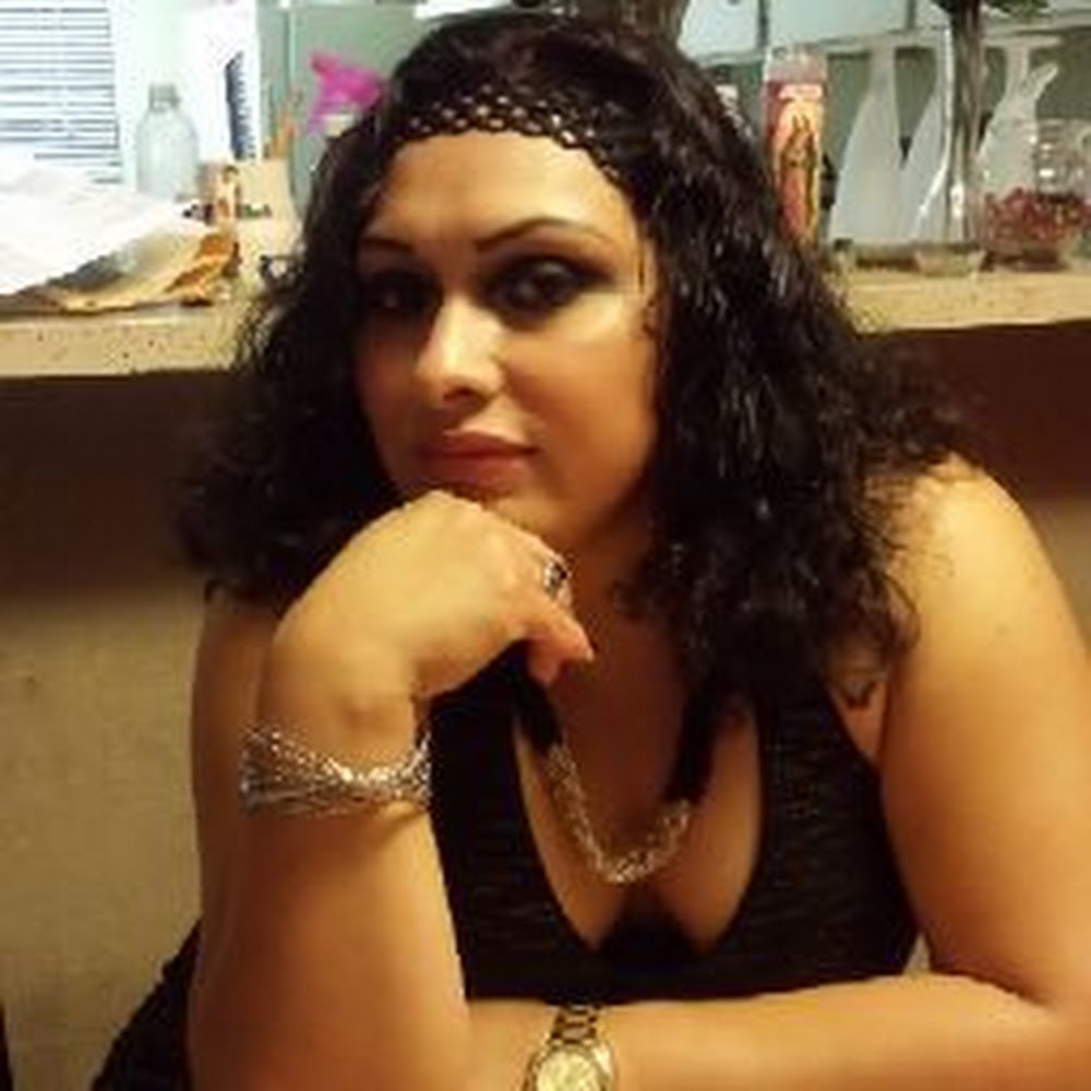 Meet your Posher, Roxana